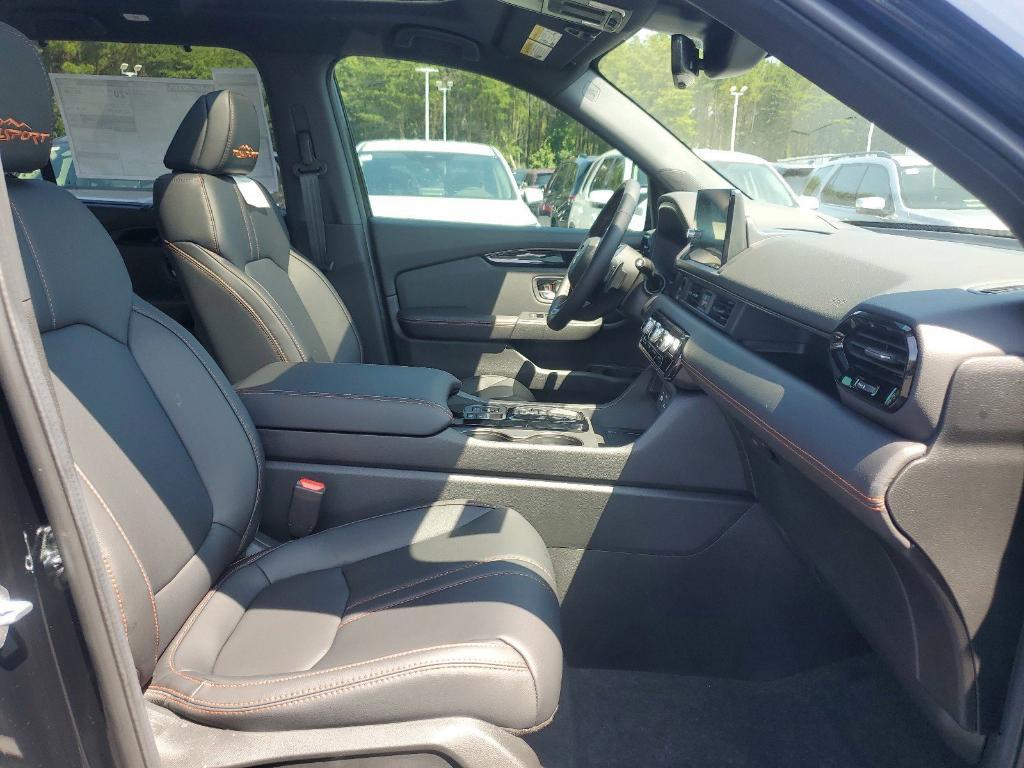 new 2025 Honda Pilot car, priced at $47,875