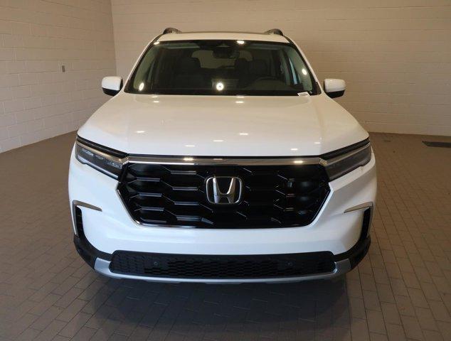 new 2025 Honda Pilot car, priced at $49,392