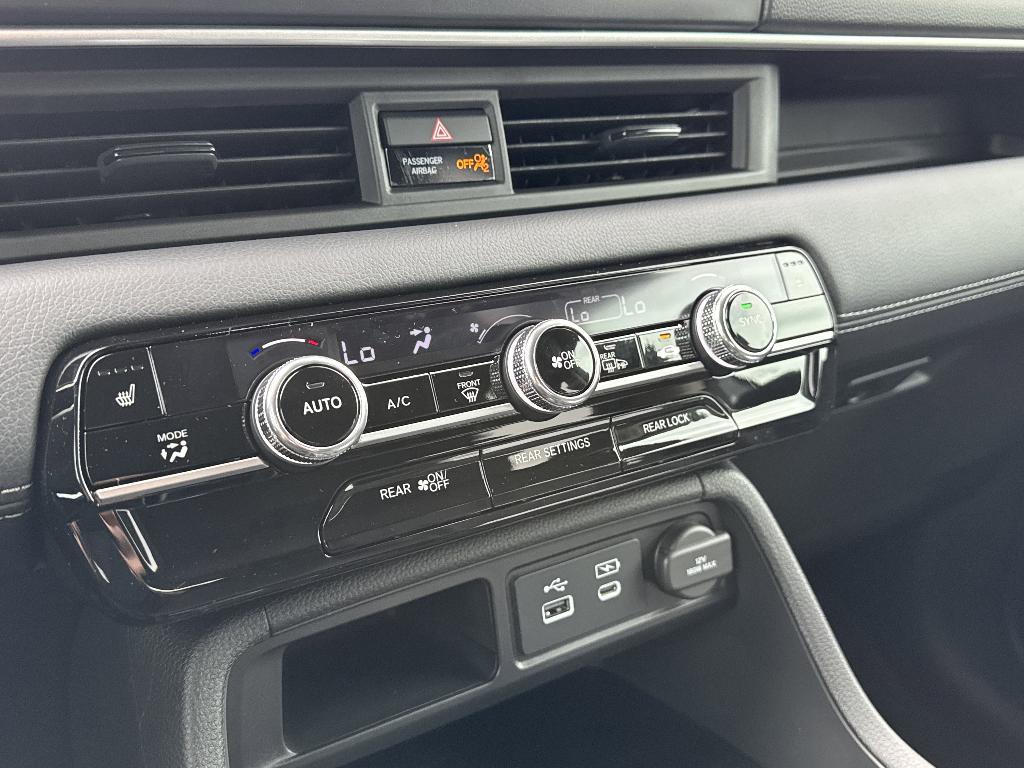 new 2025 Honda Pilot car, priced at $44,298