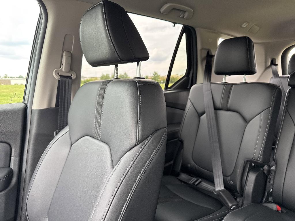 new 2025 Honda Pilot car, priced at $44,298