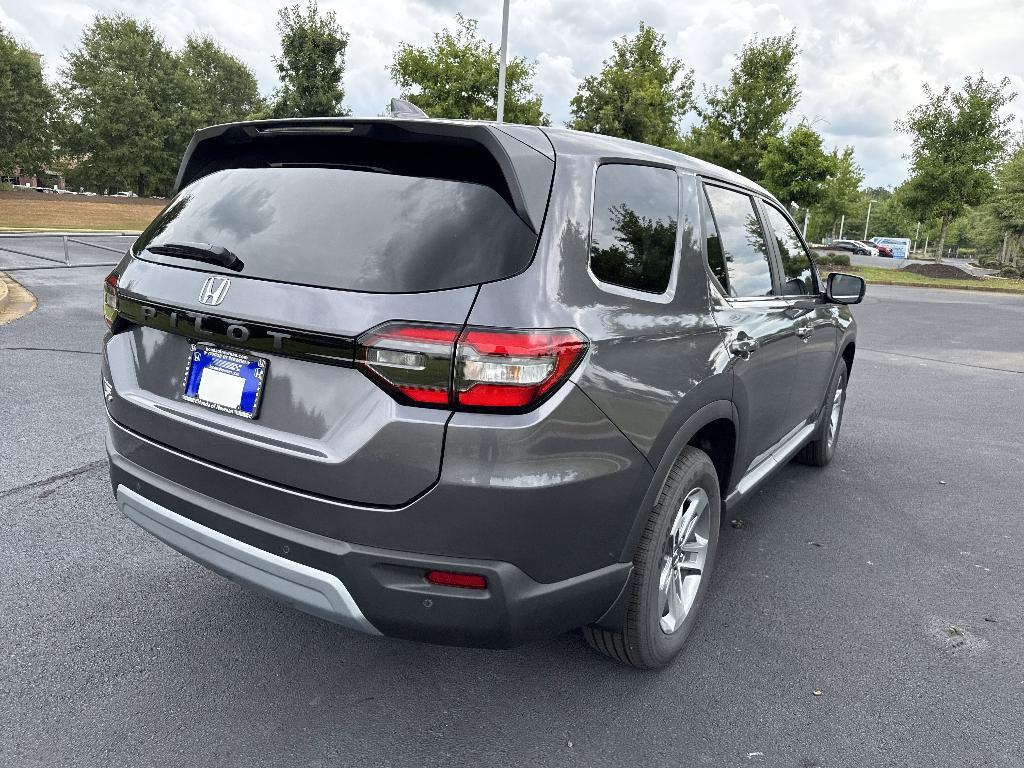 new 2025 Honda Pilot car, priced at $44,298