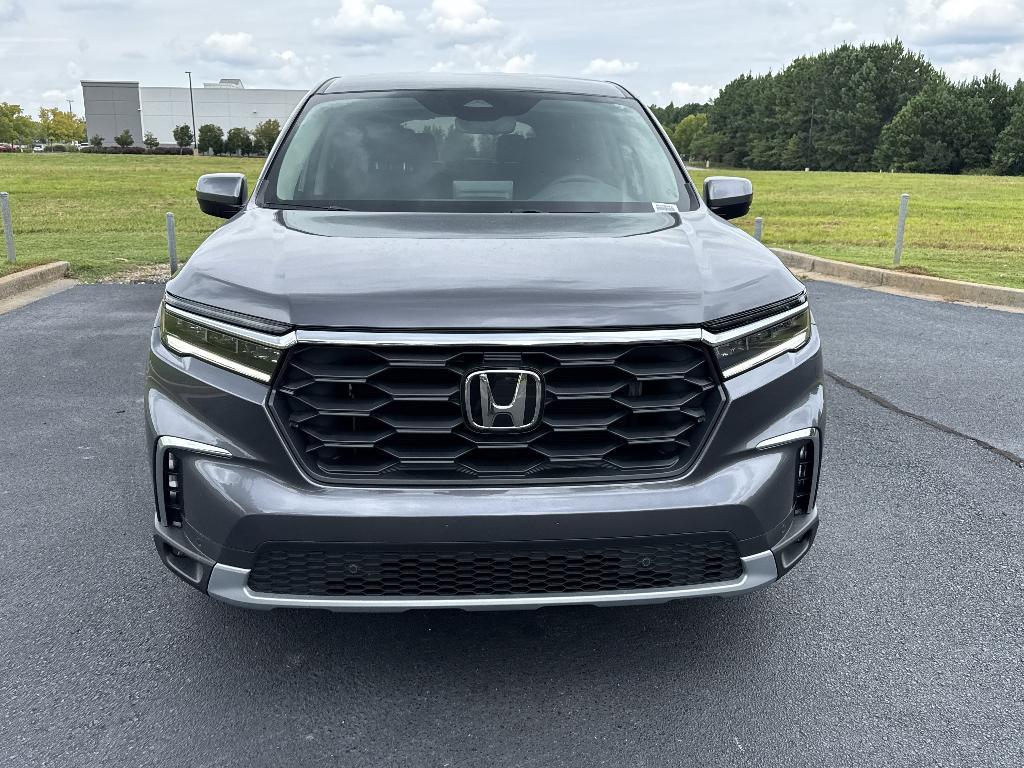 new 2025 Honda Pilot car, priced at $44,232