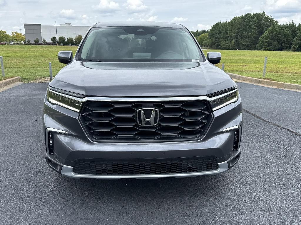 new 2025 Honda Pilot car, priced at $44,298