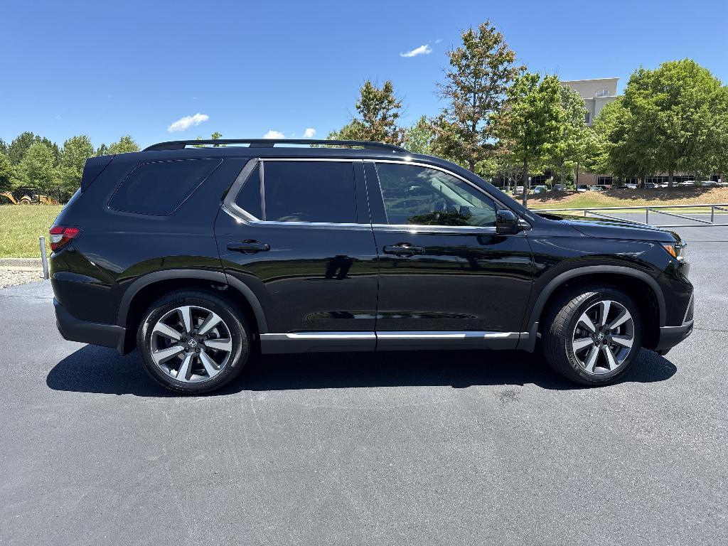 new 2025 Honda Pilot car, priced at $47,635