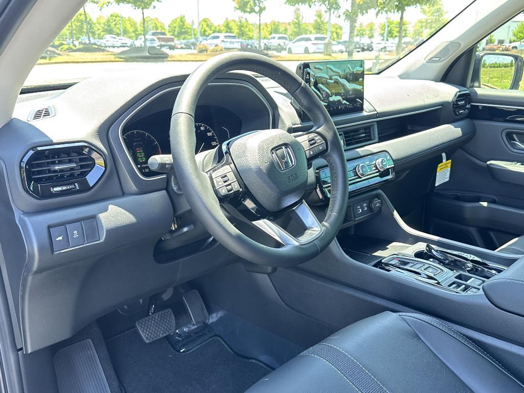 new 2025 Honda Pilot car, priced at $47,635