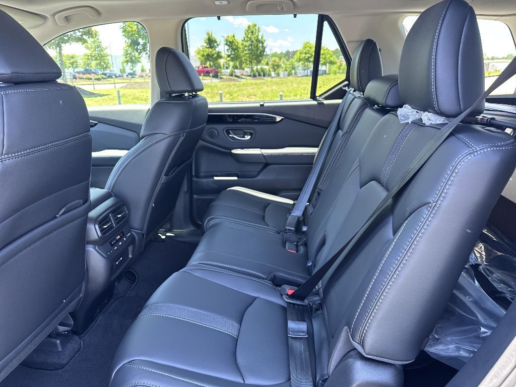 new 2025 Honda Pilot car, priced at $47,635