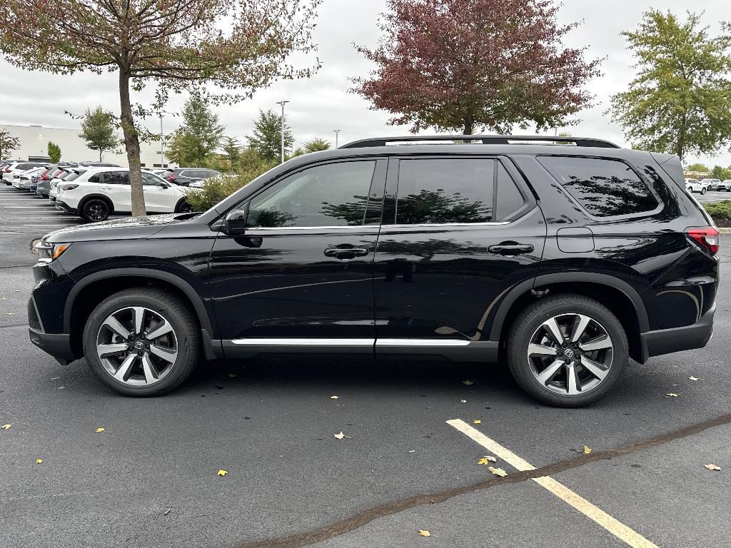 new 2025 Honda Pilot car, priced at $54,575
