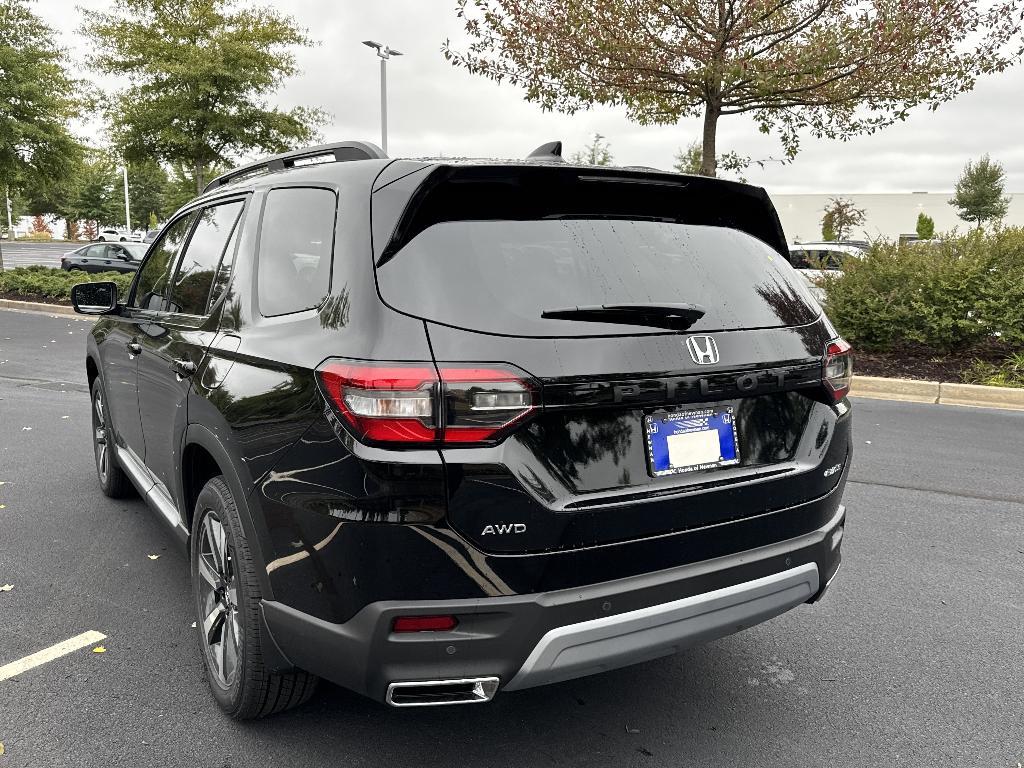 new 2025 Honda Pilot car, priced at $54,575