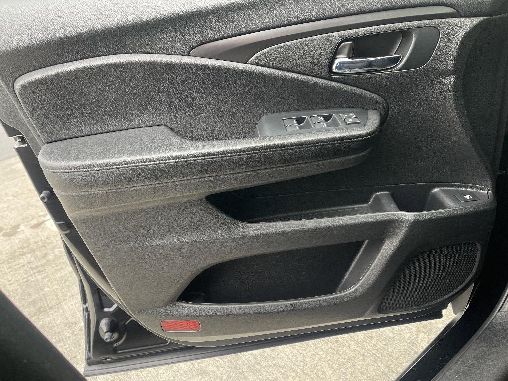 used 2022 Honda Pilot car, priced at $29,999