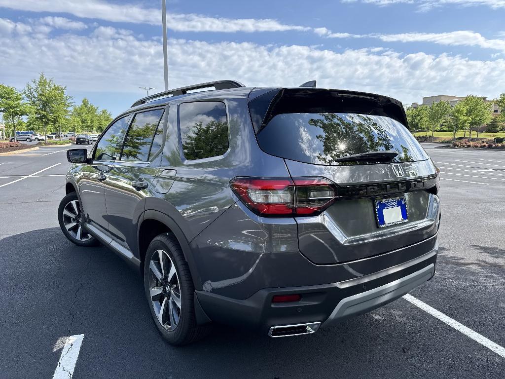new 2025 Honda Pilot car, priced at $46,018