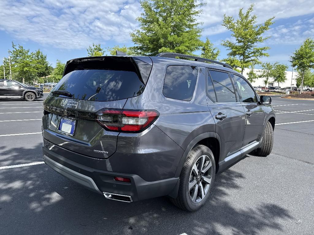 new 2025 Honda Pilot car, priced at $46,018