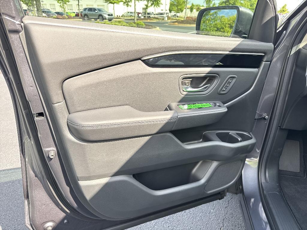 new 2025 Honda Pilot car, priced at $46,018