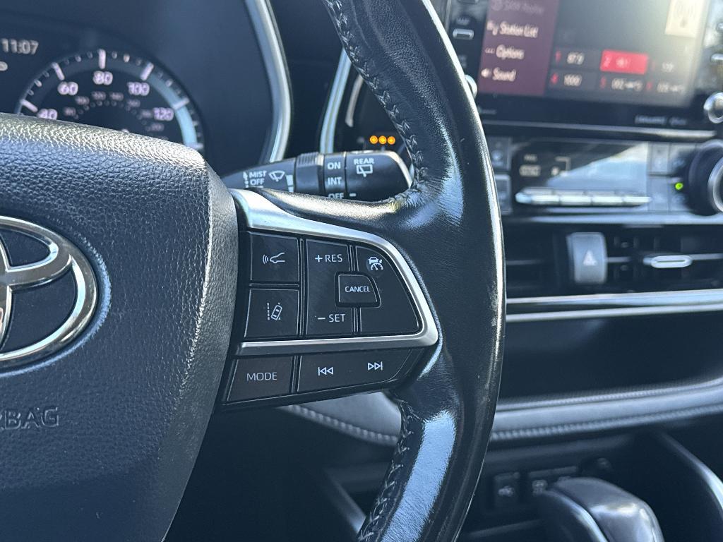 used 2020 Toyota Highlander car, priced at $25,900
