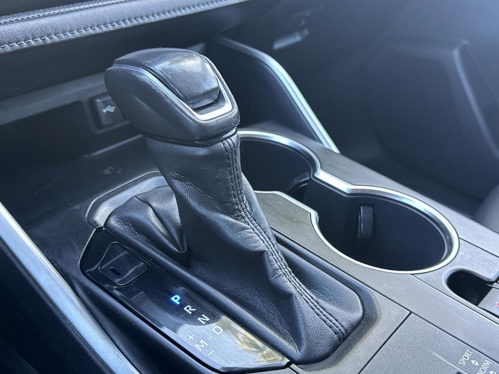 used 2020 Toyota Highlander car, priced at $25,900