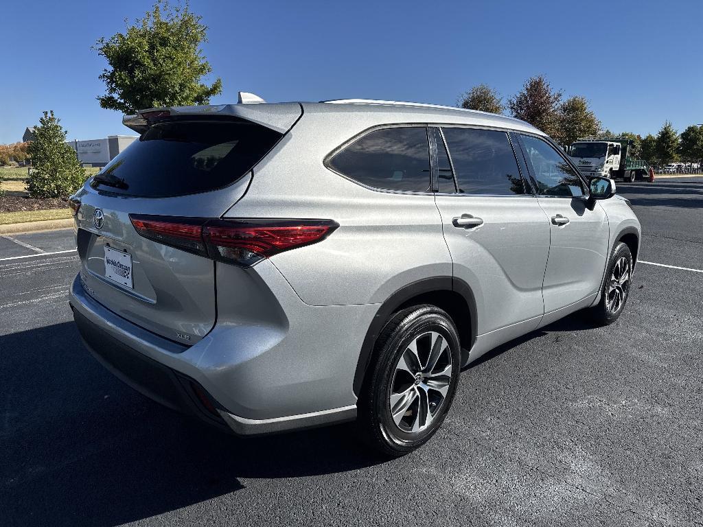 used 2020 Toyota Highlander car, priced at $25,900