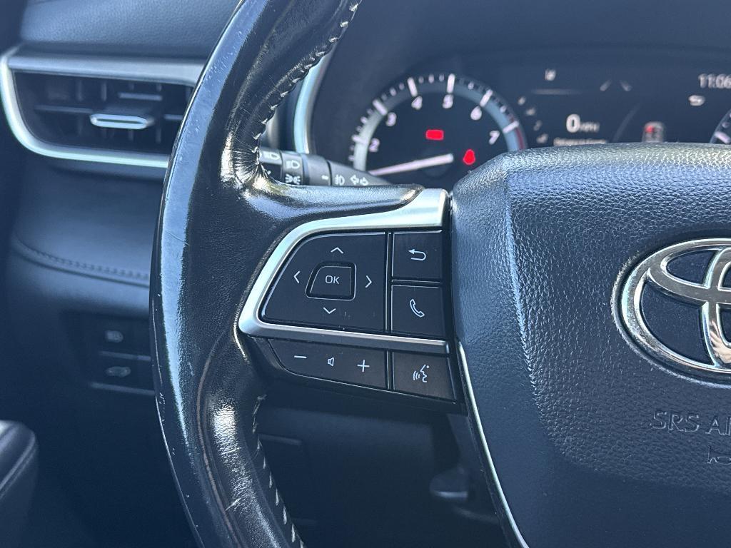 used 2020 Toyota Highlander car, priced at $25,900