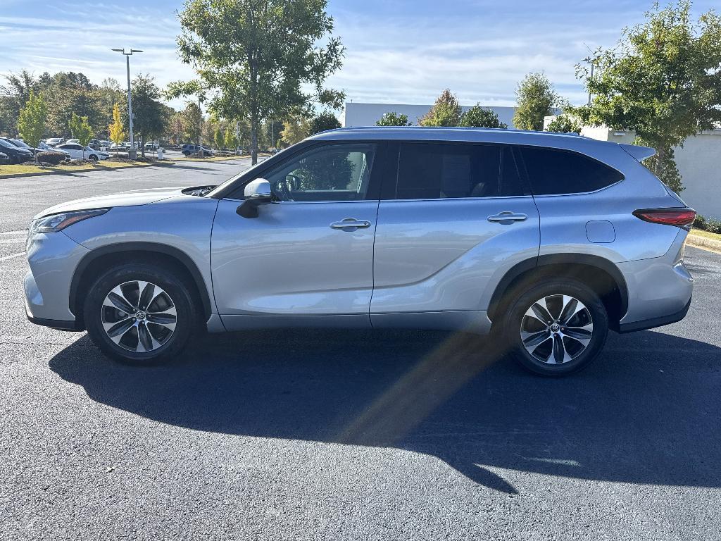 used 2020 Toyota Highlander car, priced at $25,900