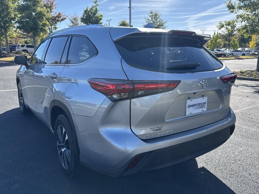 used 2020 Toyota Highlander car, priced at $25,900