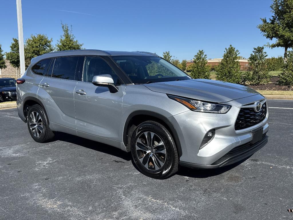 used 2020 Toyota Highlander car, priced at $25,900