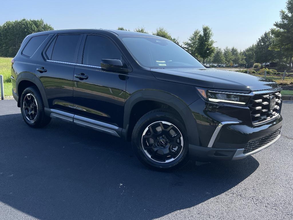 used 2025 Honda Pilot car, priced at $43,750