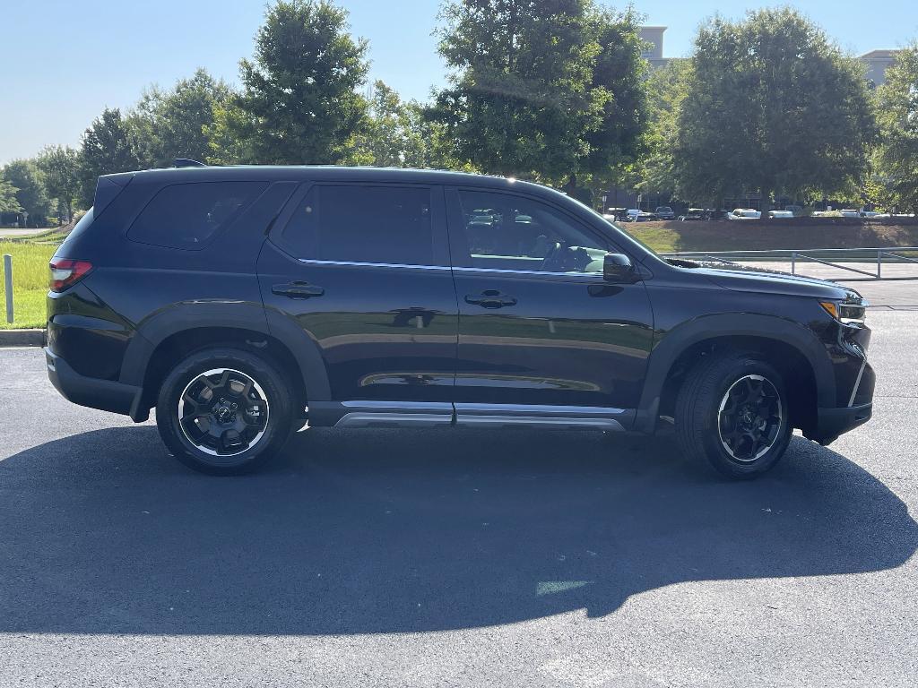 used 2025 Honda Pilot car, priced at $43,750