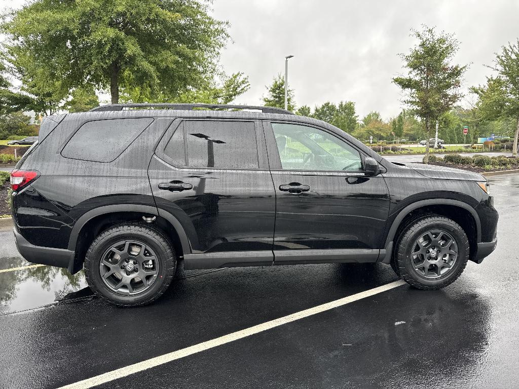 new 2025 Honda Pilot car, priced at $47,846