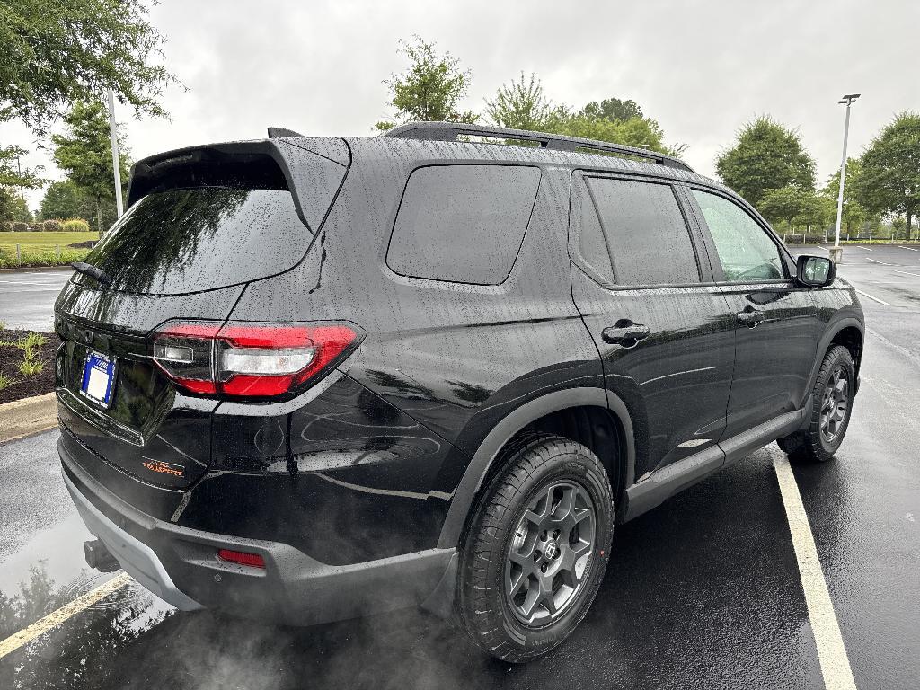 new 2025 Honda Pilot car, priced at $47,846