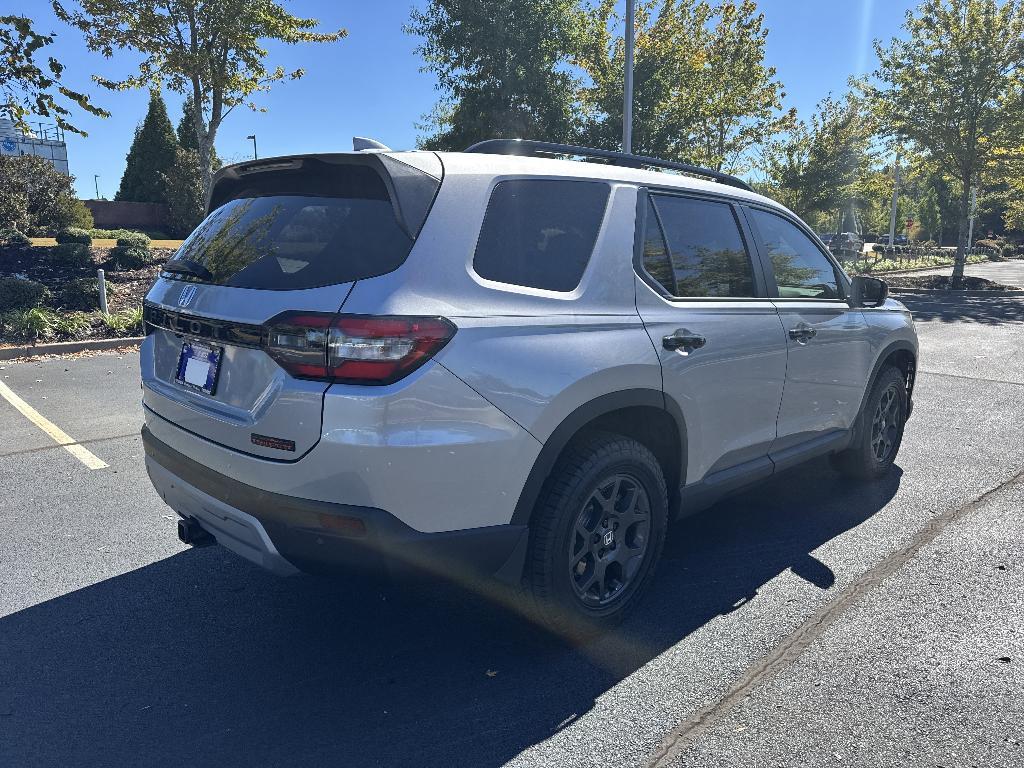new 2025 Honda Pilot car, priced at $47,918