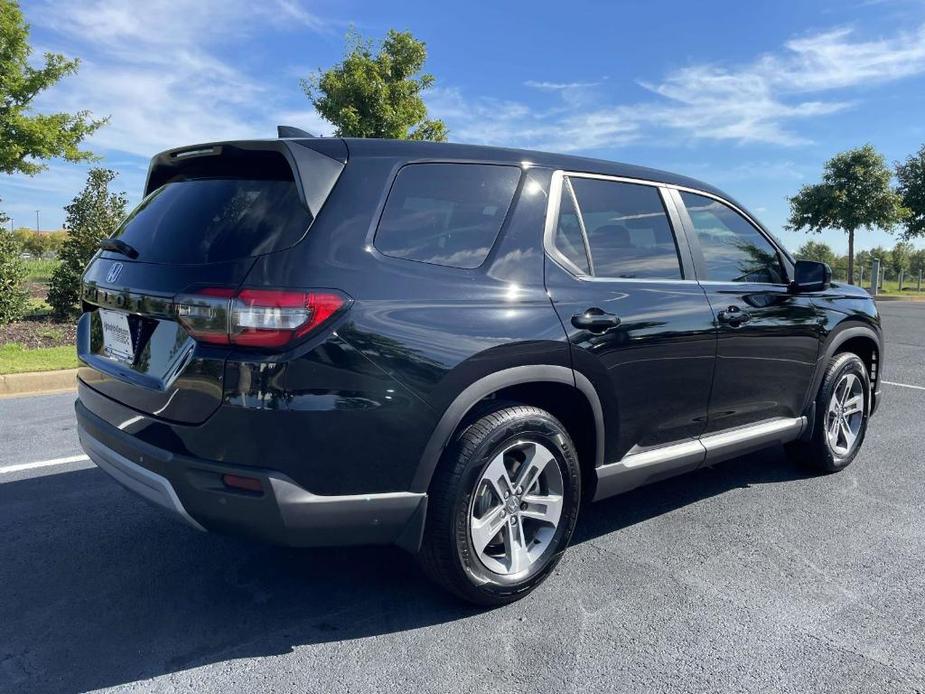 new 2025 Honda Pilot car, priced at $43,800