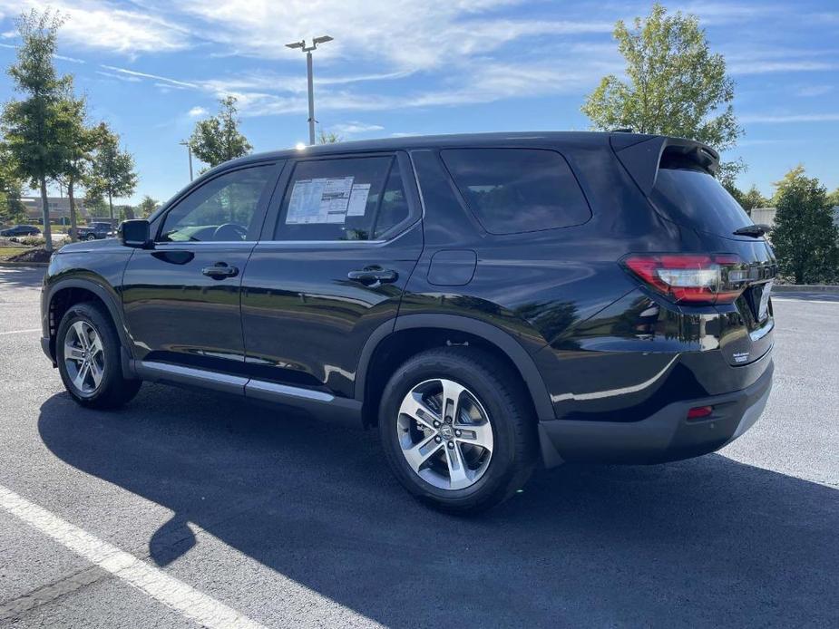 new 2025 Honda Pilot car, priced at $43,800