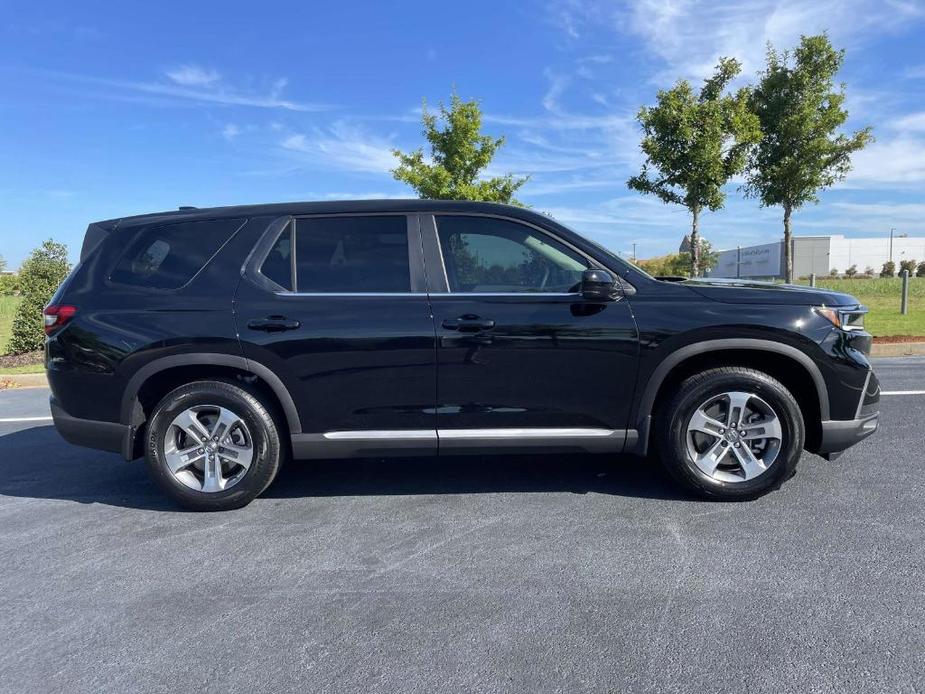 new 2025 Honda Pilot car, priced at $43,800