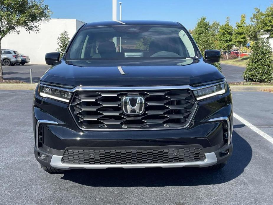 new 2025 Honda Pilot car, priced at $43,800