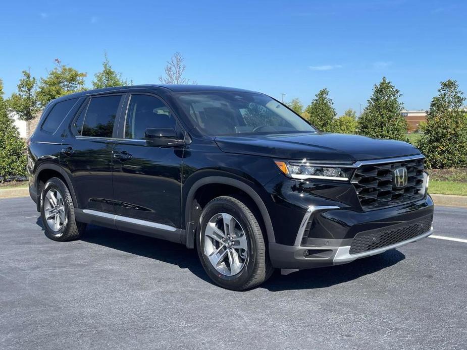 new 2025 Honda Pilot car, priced at $43,800