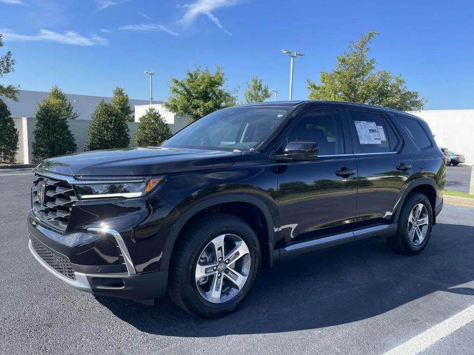 new 2025 Honda Pilot car, priced at $43,800