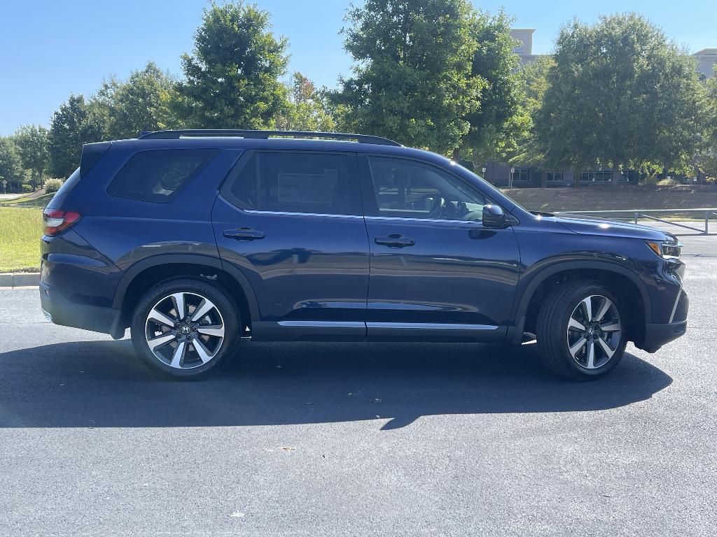 new 2025 Honda Pilot car, priced at $48,106