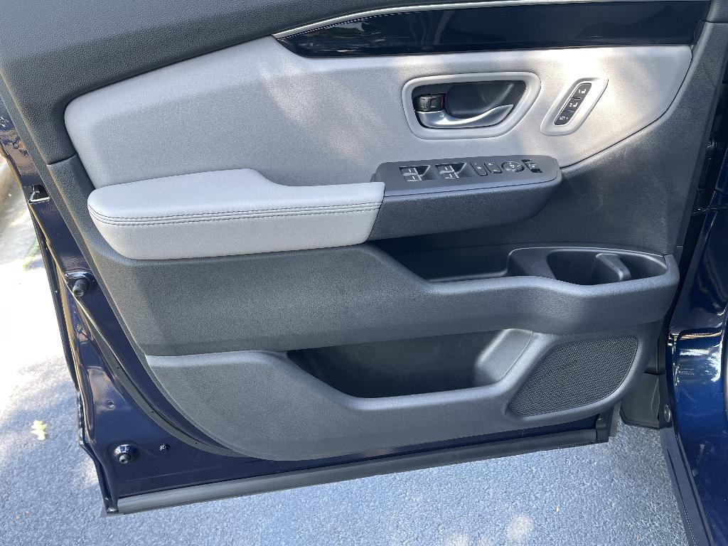 new 2025 Honda Pilot car, priced at $48,106