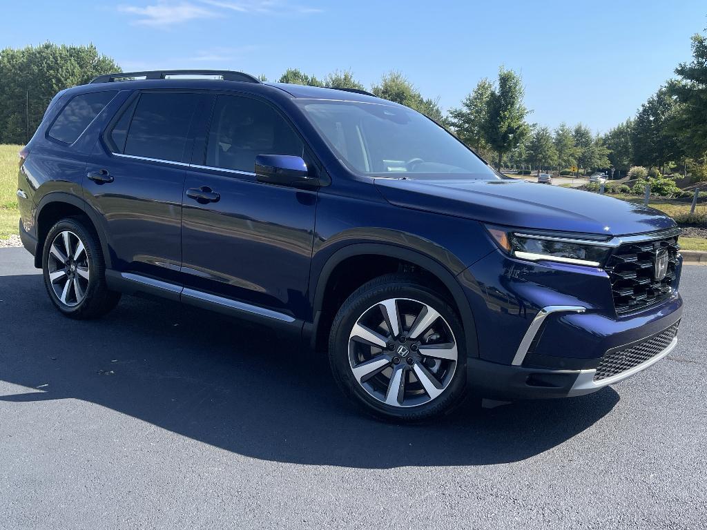 new 2025 Honda Pilot car, priced at $48,106