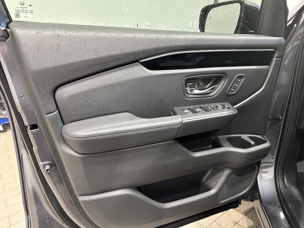 new 2025 Honda Pilot car, priced at $44,232