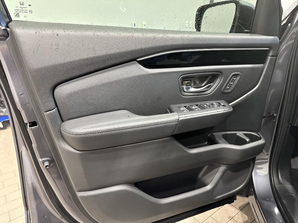 new 2025 Honda Pilot car, priced at $44,232