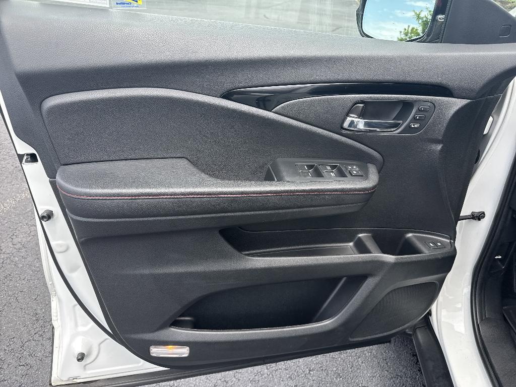 used 2022 Honda Pilot car, priced at $33,675