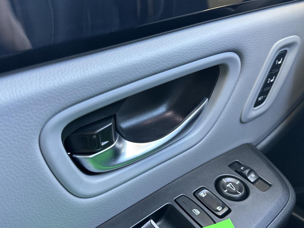 new 2025 Honda Pilot car, priced at $48,106