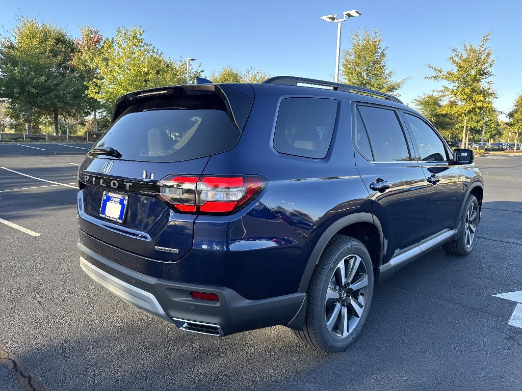 new 2025 Honda Pilot car, priced at $48,106
