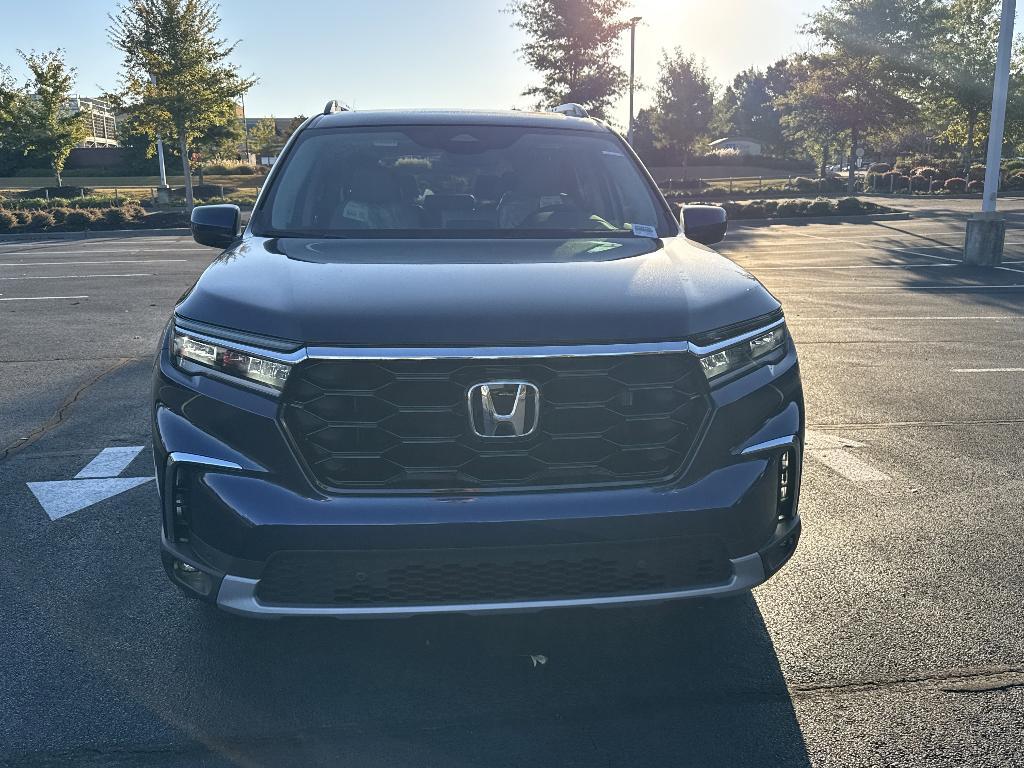 new 2025 Honda Pilot car, priced at $48,106