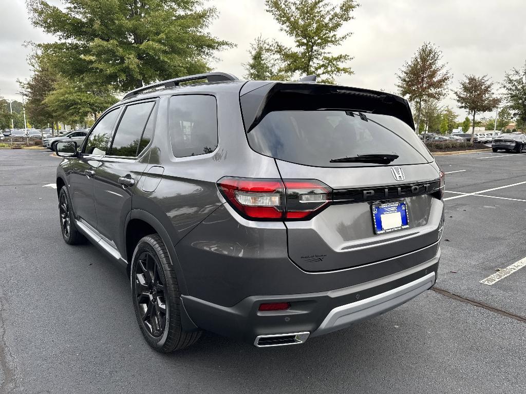 new 2025 Honda Pilot car, priced at $47,918