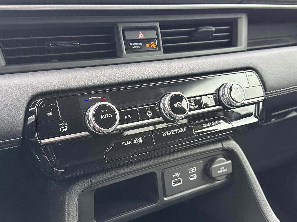 new 2025 Honda Pilot car, priced at $47,918