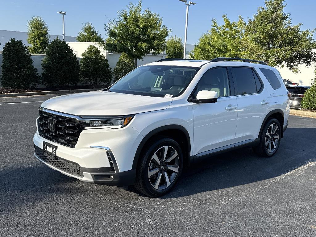 used 2025 Honda Pilot car, priced at $45,416