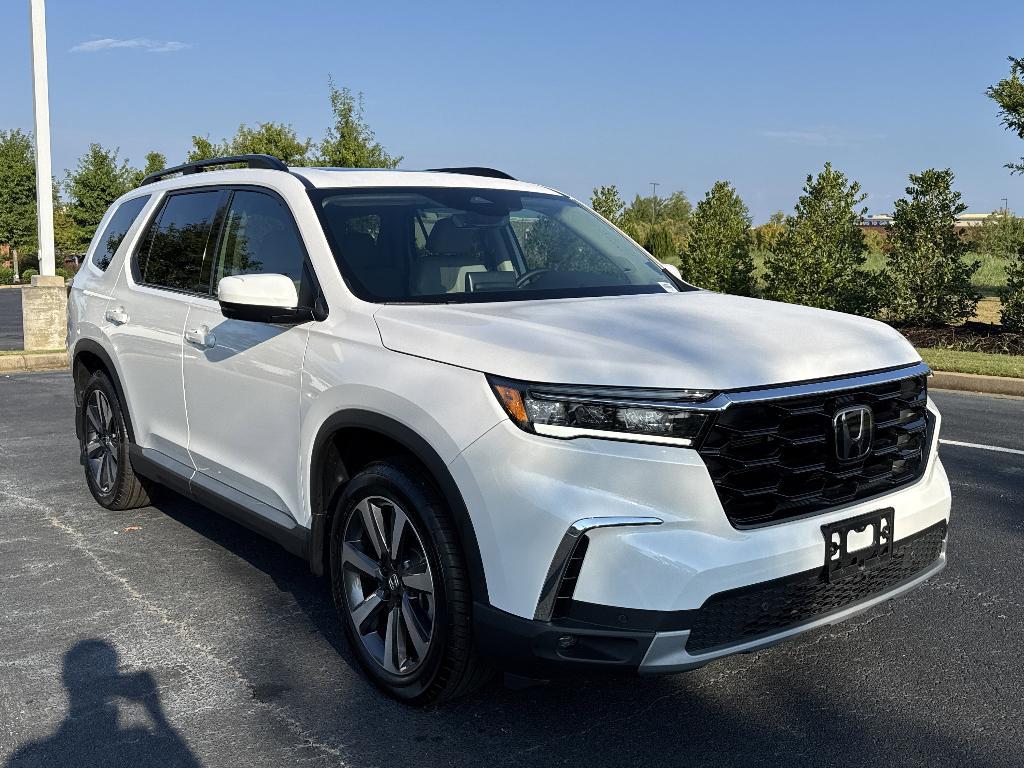 used 2025 Honda Pilot car, priced at $45,416