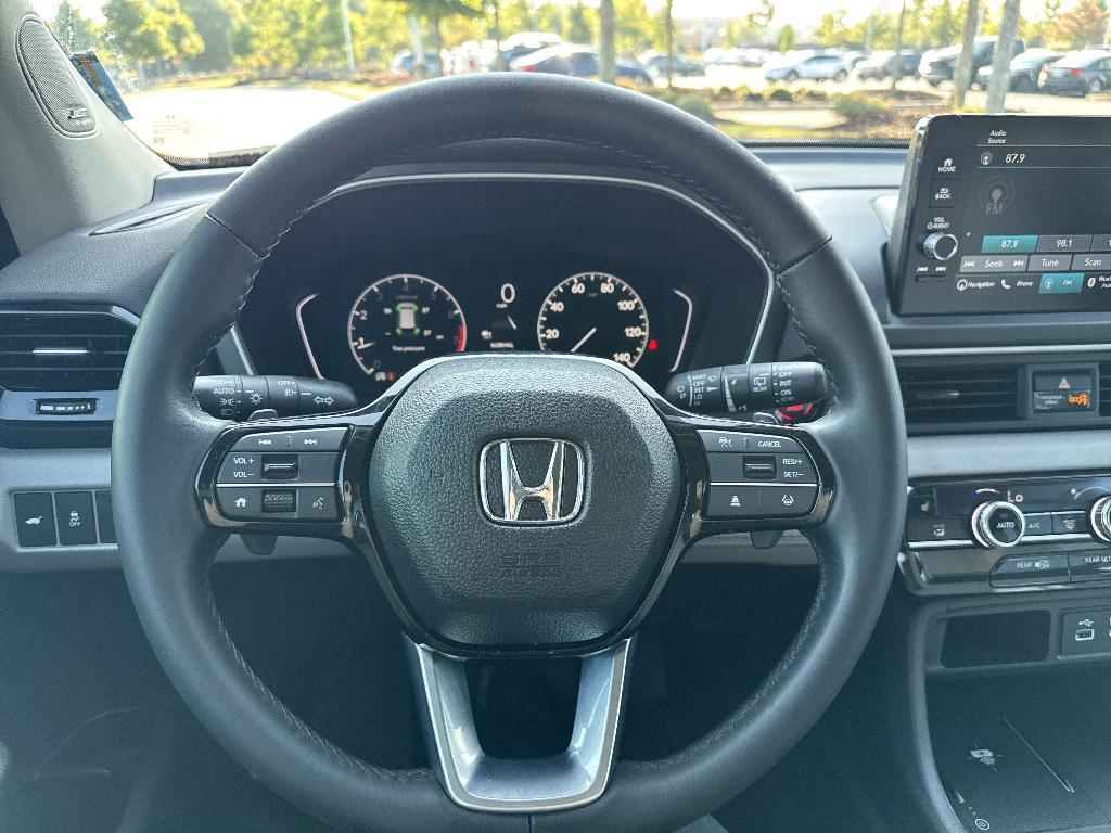 used 2025 Honda Pilot car, priced at $45,416