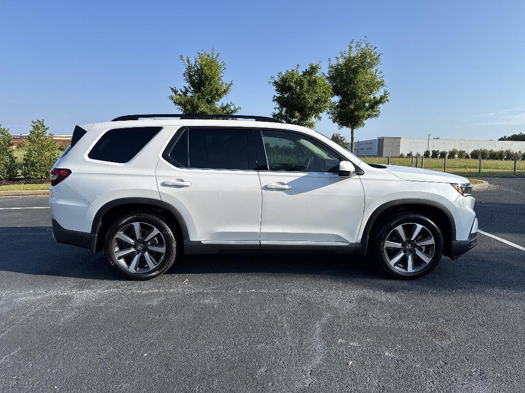 used 2025 Honda Pilot car, priced at $45,416