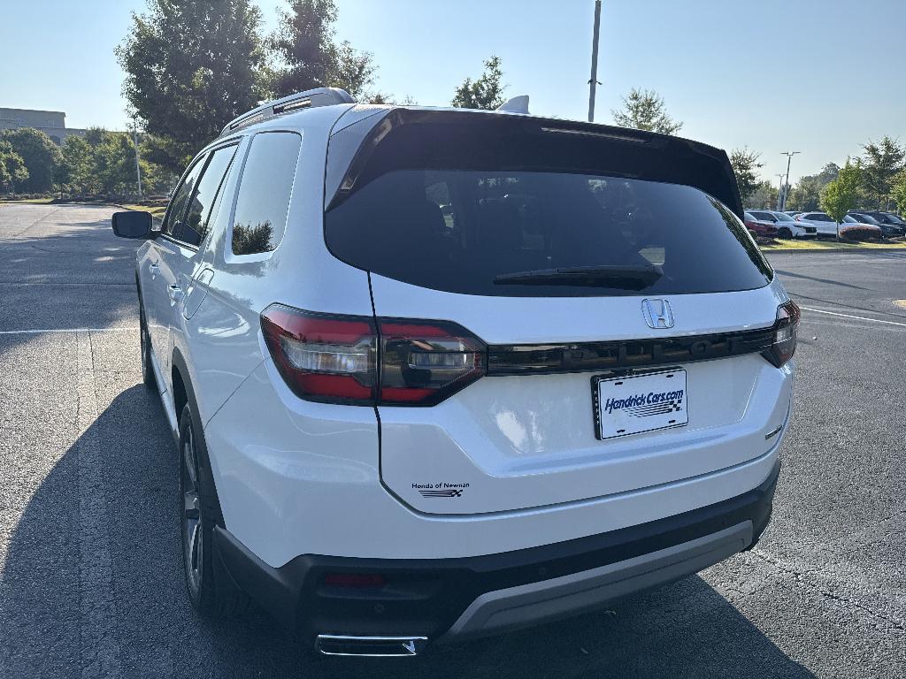 used 2025 Honda Pilot car, priced at $45,416